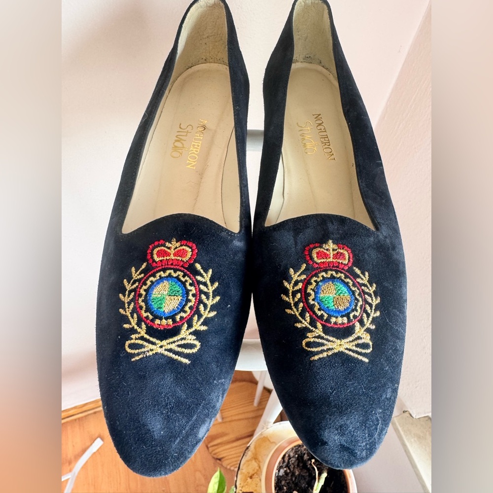 VTG Nogueron Studio Navy Suede Loafers w/ Embroidered Crest 7.5 2A Made In Spain